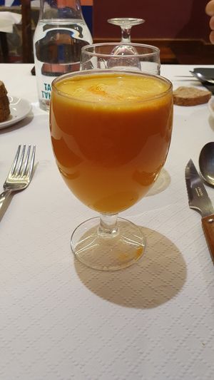 Zumo de manzana, naranja y zanahoria (vegano) at El Parral in Vitoria Gasteiz