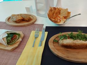 Falafel, 🎃 dolmas, hummus and 🌭 at Dr Veggie in Yerevan