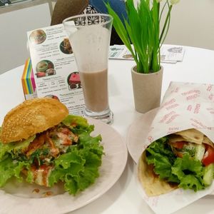 🌱Vegan💚burger and roll 🤤🤗 at Dr Veggie in Yerevan