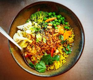 healthy Thai rice bowl at Shani's Kitchen in Colares