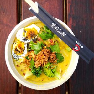 Asian Noodle soop at Shani's Kitchen in Colares