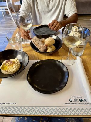 Hummus and bread at Paneri in Rhodes