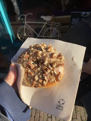 pecan maple glaze donut👍🏻 at Life's a Peach in Utrecht