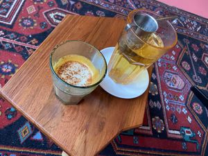 Peach latte and tea: both tasty at Life's a Peach in Utrecht