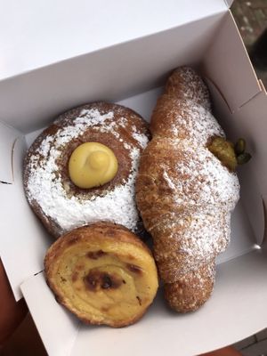 bombolona crema, pistachio croissant, pastel de nata at Life's a Peach in Utrecht