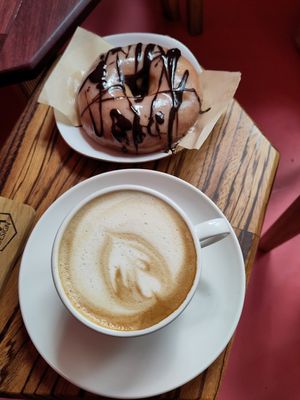 Monkey donut and cappuccino at Life's a Peach in Utrecht