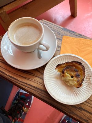 pastel de nata and cappuccino is lekker!!    at Life's a Peach in Utrecht