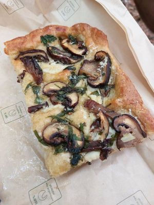 Focaccia fungi at Life's a Peach in Utrecht