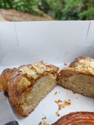 Cornetto alla mandorla at Life's a Peach in Utrecht