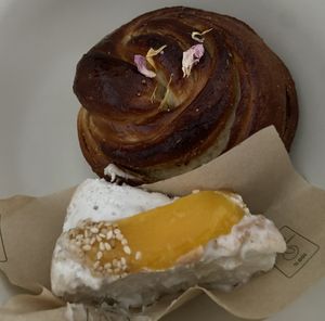 Cardamon swirl (quite flaky and nice) and Mango sticky rice cake (for €4,40 you get a tiny slice with some hard rice bits) at Life's a Peach in Utrecht