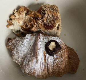 Apple-cheesecake (quite nice) and cornetto gianduia (filling has weird taste) at Life's a Peach in Utrecht