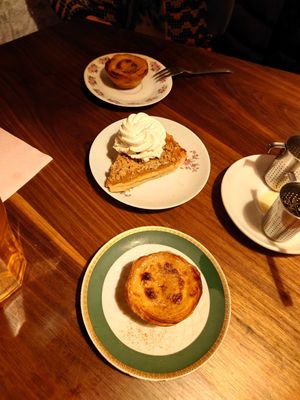 Pastel de nata and pie at Life's a Peach in Utrecht