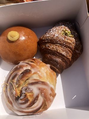 Vooral de pistache croissant was heerlijk!🥐Of toch het roombroodje??   at Life's a Peach in Utrecht