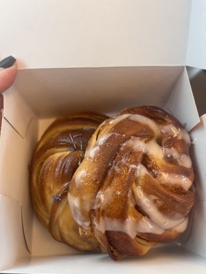 Cinnamon roll and cardamom roll  at Life's a Peach in Utrecht