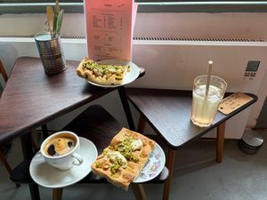 at Life's a Peach in Utrecht