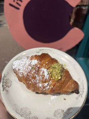 pistachio croissanrt  at Life's a Peach in Utrecht