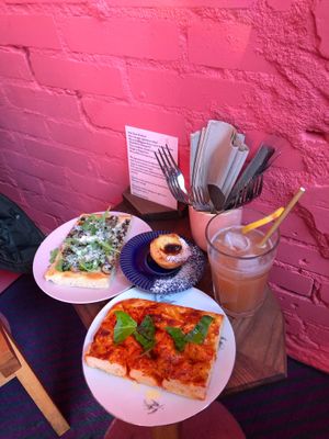 Mushroom focaccia, tomato focaccia, pastel de nata and homemade ice tea at Life's a Peach in Utrecht