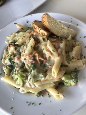 Penne Primavera (gluten free!) at The Modern Vegan in San Diego