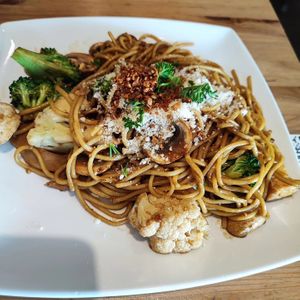 Stir fry garlic noodles at Saigon Vegan in Garden Grove