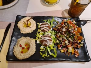 Vegano (Fatoush, hummus, emtabal and falafel) at Beirut in Valencia
