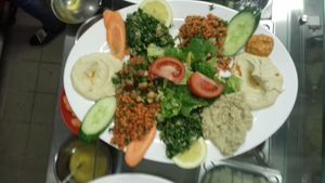 Hummus, Cuoscuos, Tabulee, und noch mehr at De Lewante in Potsdam