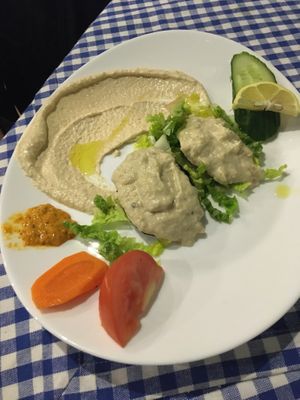 Starter - hummus and babaganoush plate with pita bread. at De Lewante in Potsdam