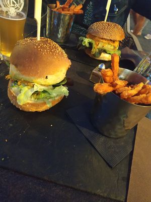 Burger vegan et frites de patates douces at La Cabane  in Annecy