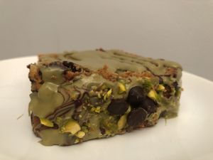 Pastel de Pistacho. Vegan pistacho cake 😍😍😍
Es un plumcake con crema de pistacho, piezas de chocolate y pistachos. DIVINO🙌🏽🙌🏽🙌🏽 at The Cream in Barcelona