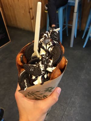 Oreo flavoured gluten free bubble waffle at The Cream in Barcelona