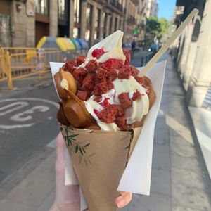 Red velvet bubble waffle! 👏🤤 at The Cream in Barcelona