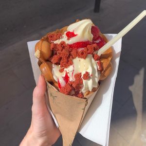 Bubble waffle at The Cream in Barcelona