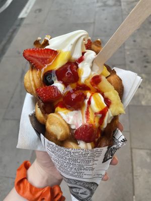 Bubble waffle with fruits  at The Cream in Barcelona