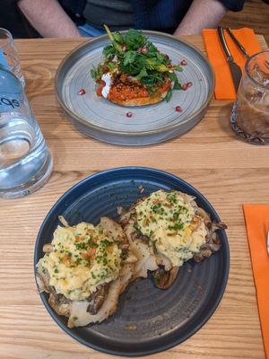 Mushroom benedict and flat bread at Epicures in Glasgow