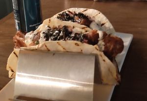 Les fish tacos, très bons at Bowhead Pub in Montreal