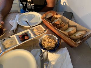 Bread, garlic spread and hummus at Oniro Art Meze in Rhodes