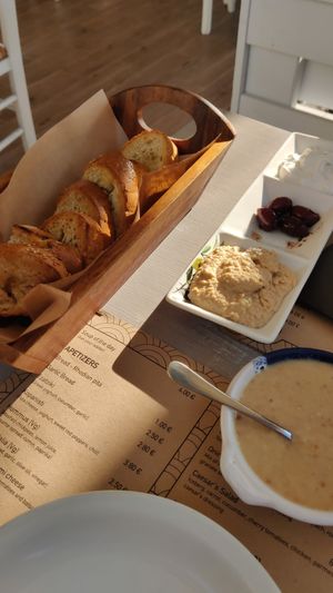 Bread, hummus & olives at Oniro Art Meze in Rhodes