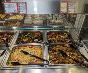 hot bar at Down to Earth - Store and Deli in Honolulu