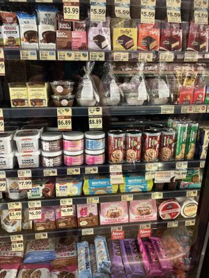 Vegan desserts #Veganuary at Down to Earth - Store and Deli in Honolulu