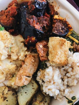 Food from the hot food bar at Down to Earth - Store and Deli in Honolulu