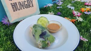 Vietnamese Summer Rolls Avocado/Mango at Mei.Essn - Food Truck in Lenzing