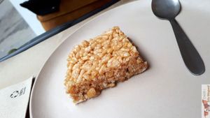 Rice crispy Top ! at Eat Like Panda in Paris