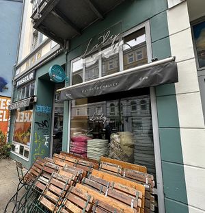 Sonntags ist es geschlossen  at Lily of the Valley in Hamburg
