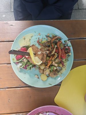 Kartoffeln und Sojaschnitzel  at Lily of the Valley in Hamburg