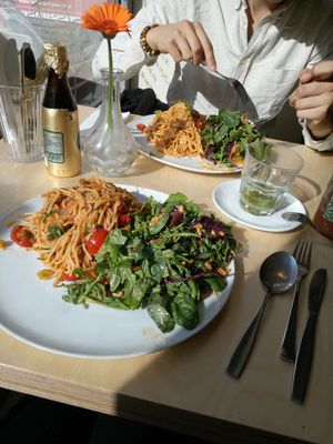 Vegan italian pasta, no vegan cheese available at Lily of the Valley in Hamburg