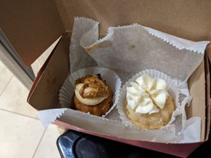 Cookie butter and vanilla mini cakes at Zalie Cakes in Hollywood