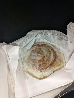 Cinnamon roll 😋 at Zalie Cakes in Hollywood