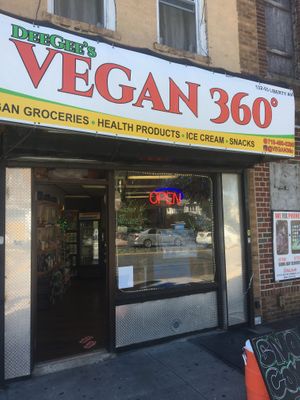 Store front as of 6/11/2019 at DeeGee's Vegan 360° in Richmond Hill