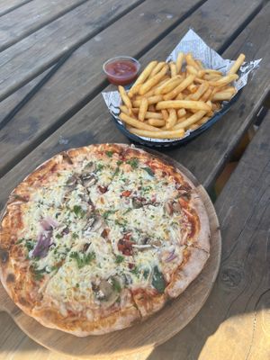 Vego pizza (with vegan cheese)  at Geographe in Coles Bay