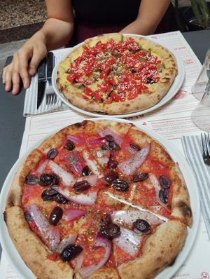 Hummus & Mediterranean pizzas at Berberè in Bologna