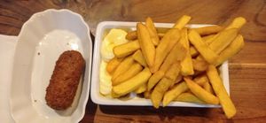 Vegan 'draadjesvlees' kroket 🤤 at De Frietoloog in Arnhem